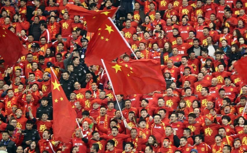 网友坦言：中国男足烂在球员，但根子在上层！凭什么一支没有任何战绩的国家男子足球队