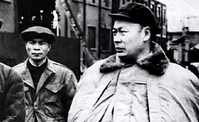 1948年底，刘伯承和陈毅到达西柏坡。当晚，毛泽东就对陈毅说，上海解放了，你