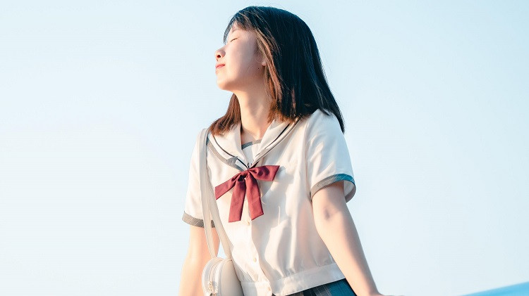 婚外情结束后，有些男女无法醒悟，可能余情未了，难以割舍外面的感情，从而偷偷保持联