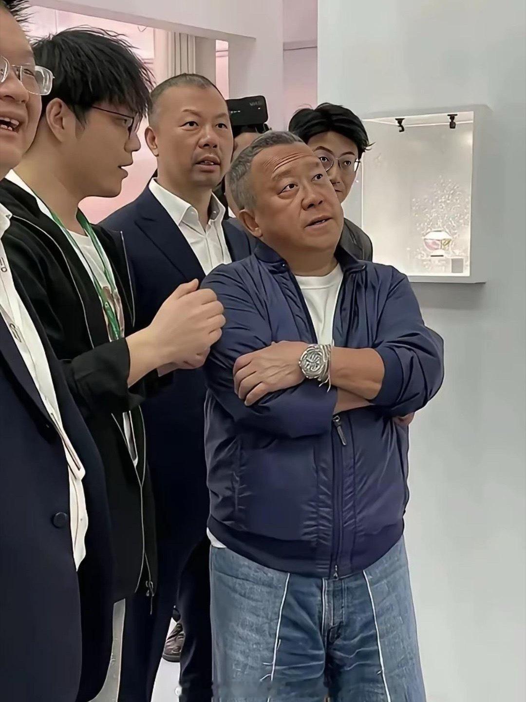 满大街都是穿这种裤子感觉审美都下降了