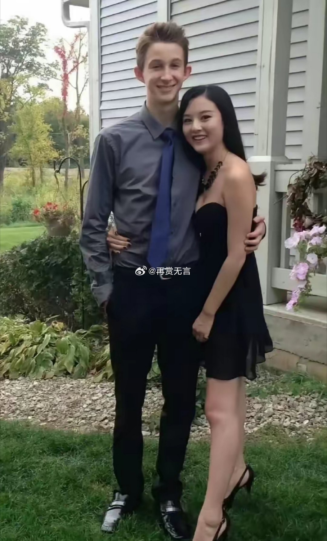 没想到她居然还留学过？现在火成一线女明星了，这些老外同学，已经遥不可及了。