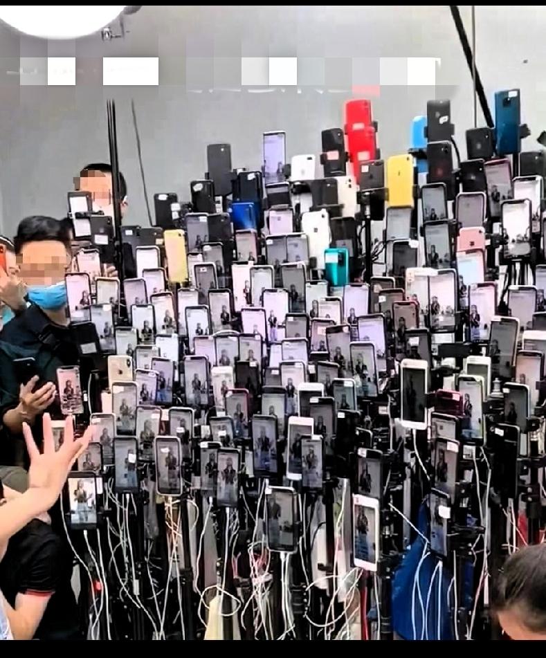 有点大快人心呐！自从闫某那事儿发生后，明星直播带货的直播间都被“攻陷”啦，以前