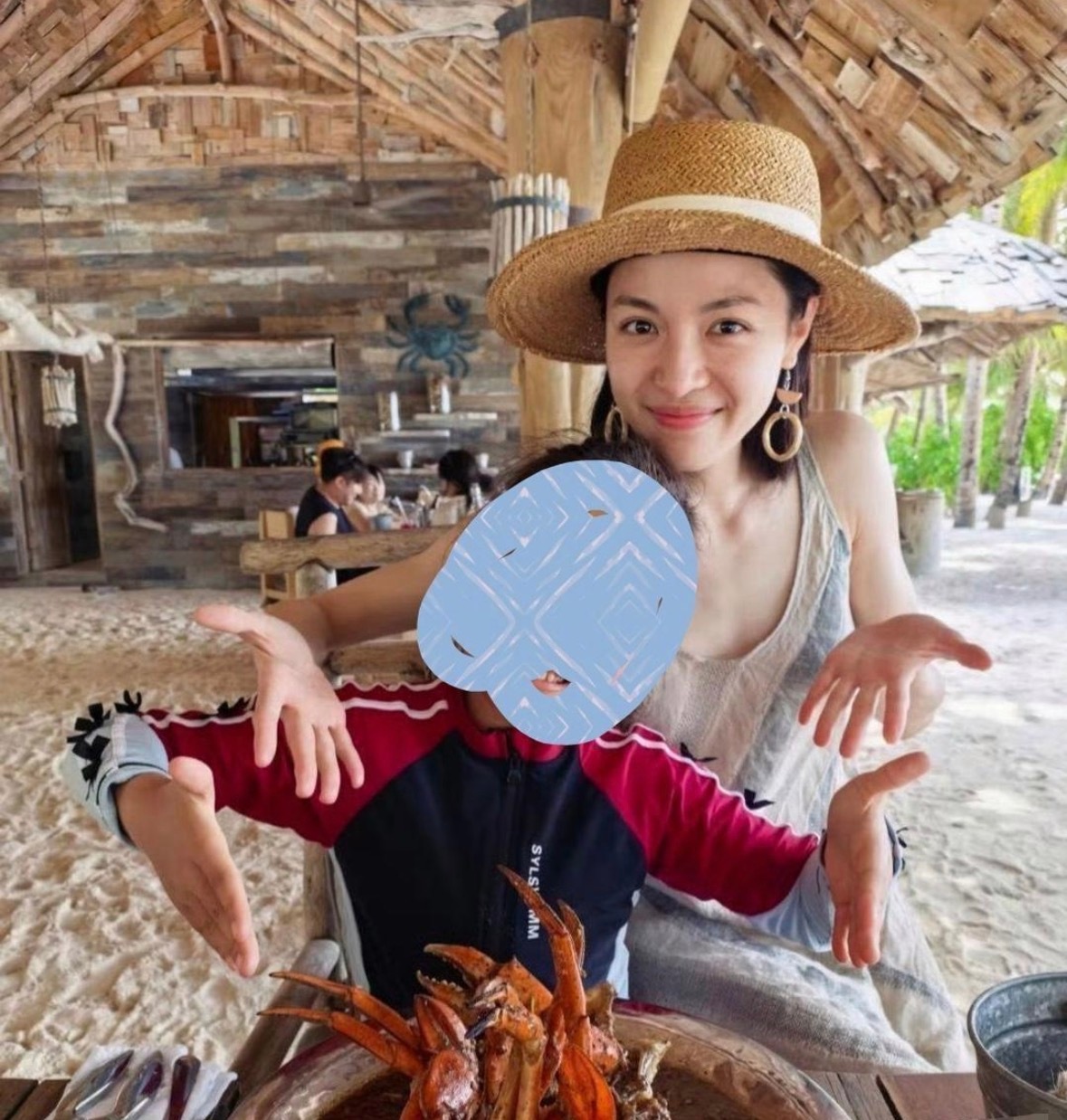 路人偶遇的钟楚曦，真人比照片漂亮很多啊！