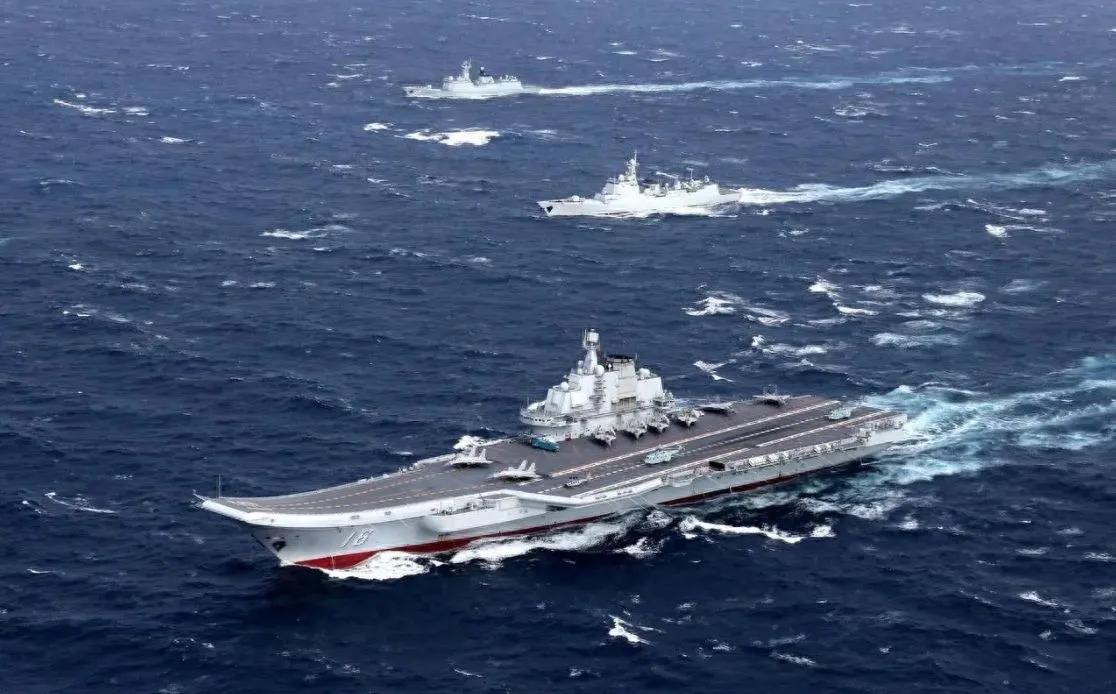 人民海军在5月19日发布双语通知，明确宣布辽宁舰航母编队当天赴西太平洋相关海域开