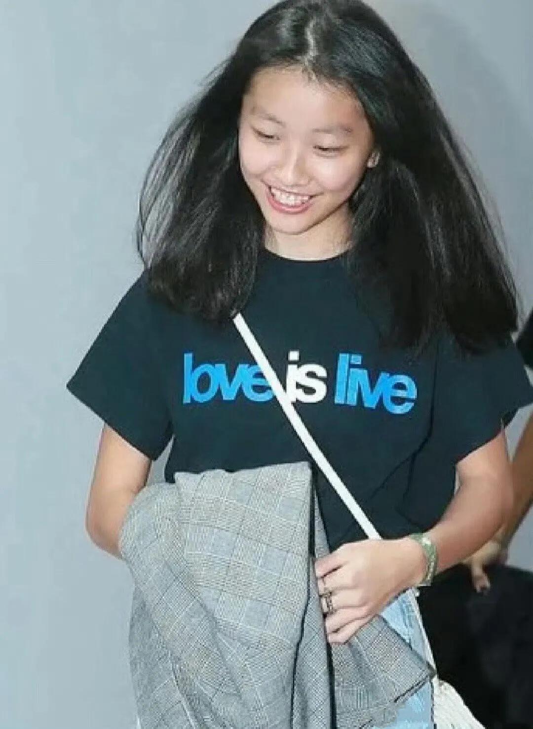 都说龙生龙，凤生凤！陈奕迅女儿果然继承他的衣钵！陈康堤2004年10月4日