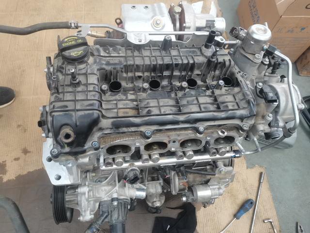 两年车，发动机要换车是两年的车，做了5次保养，全程4S保养，现在车还在质保，第