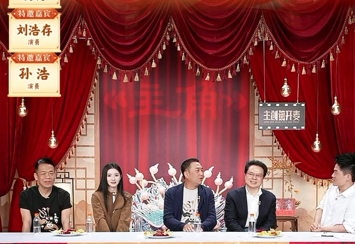 《主角》主创齐聚董宇辉“兰知春序”直播间，讲述戏里的故事。5月9日，在兰知春