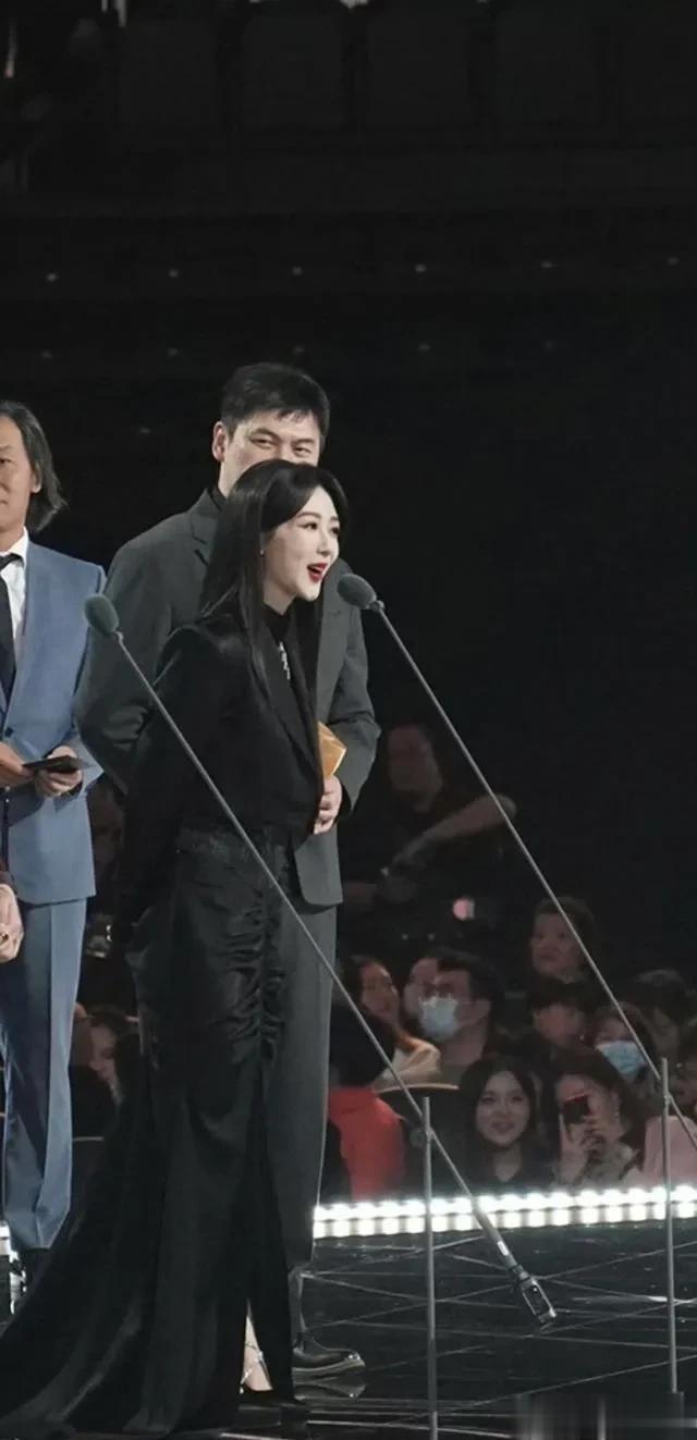 杨紫才30出头呀，这脸，以后怎么办？戏路会越来越窄。