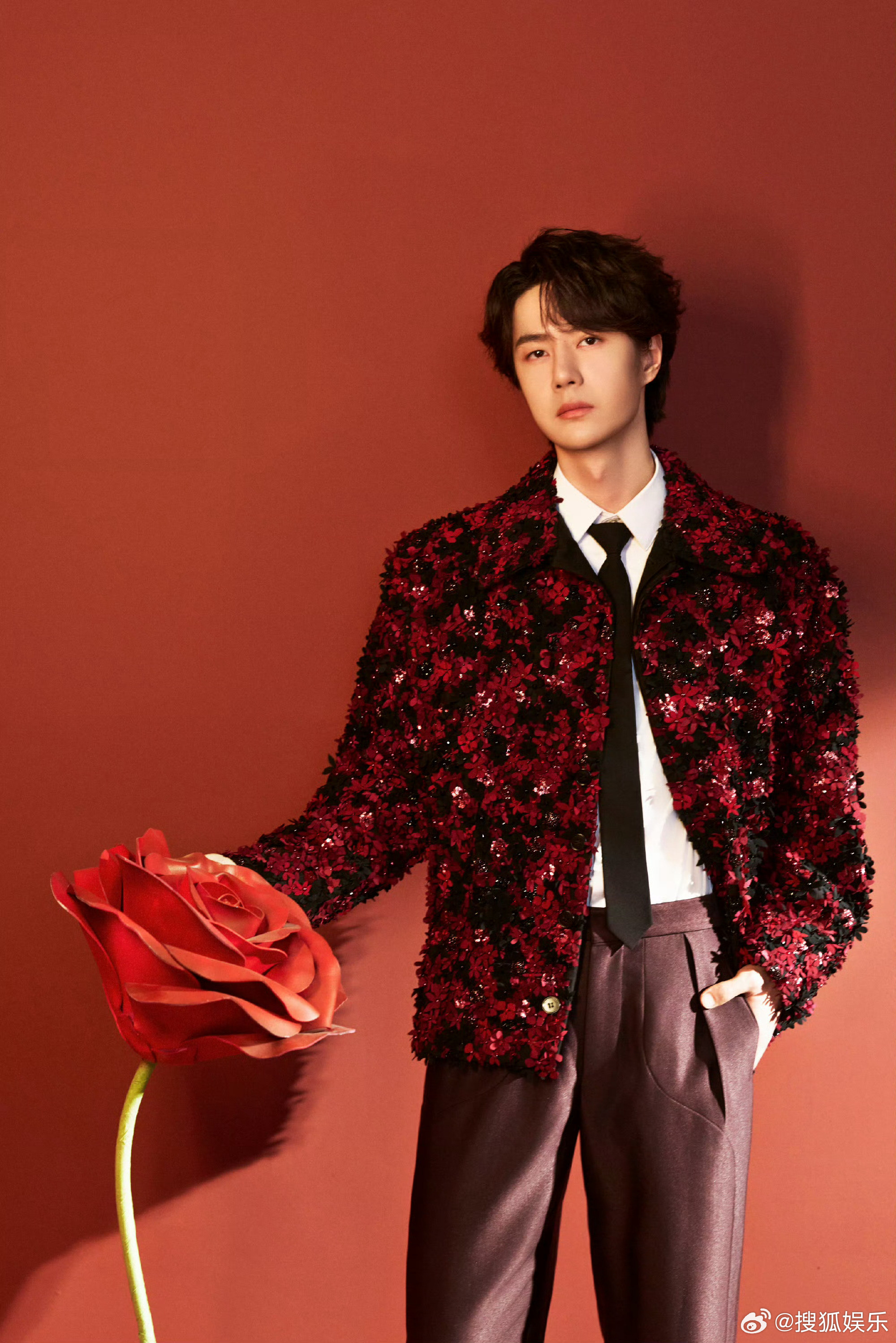 【多方侵权王一博公开道歉】王一博维权胜诉多方道歉企查查APP显示，近日，郑州酒要