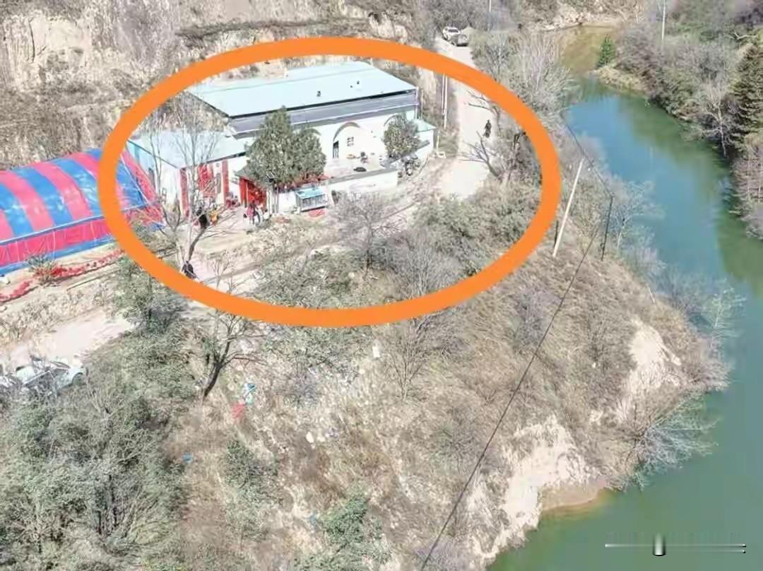 据11月4日报道，10月28日，西安某高校23岁的大四学生张某某，从西安请假回到