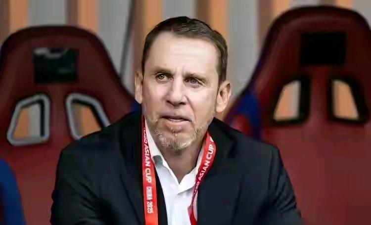 久尔杰维奇信心爆棚，在记者问及对这支U18的目标的时候，久尔不假思索的回答，我给