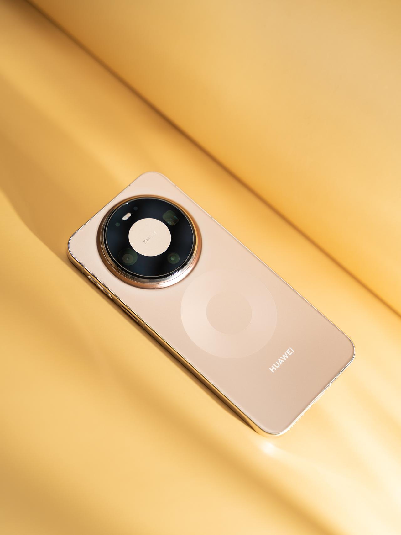 最近鸿蒙6又升级了好几次，整体更加舒服了。流畅丝滑依旧，最新版本的沉浸光效（透明