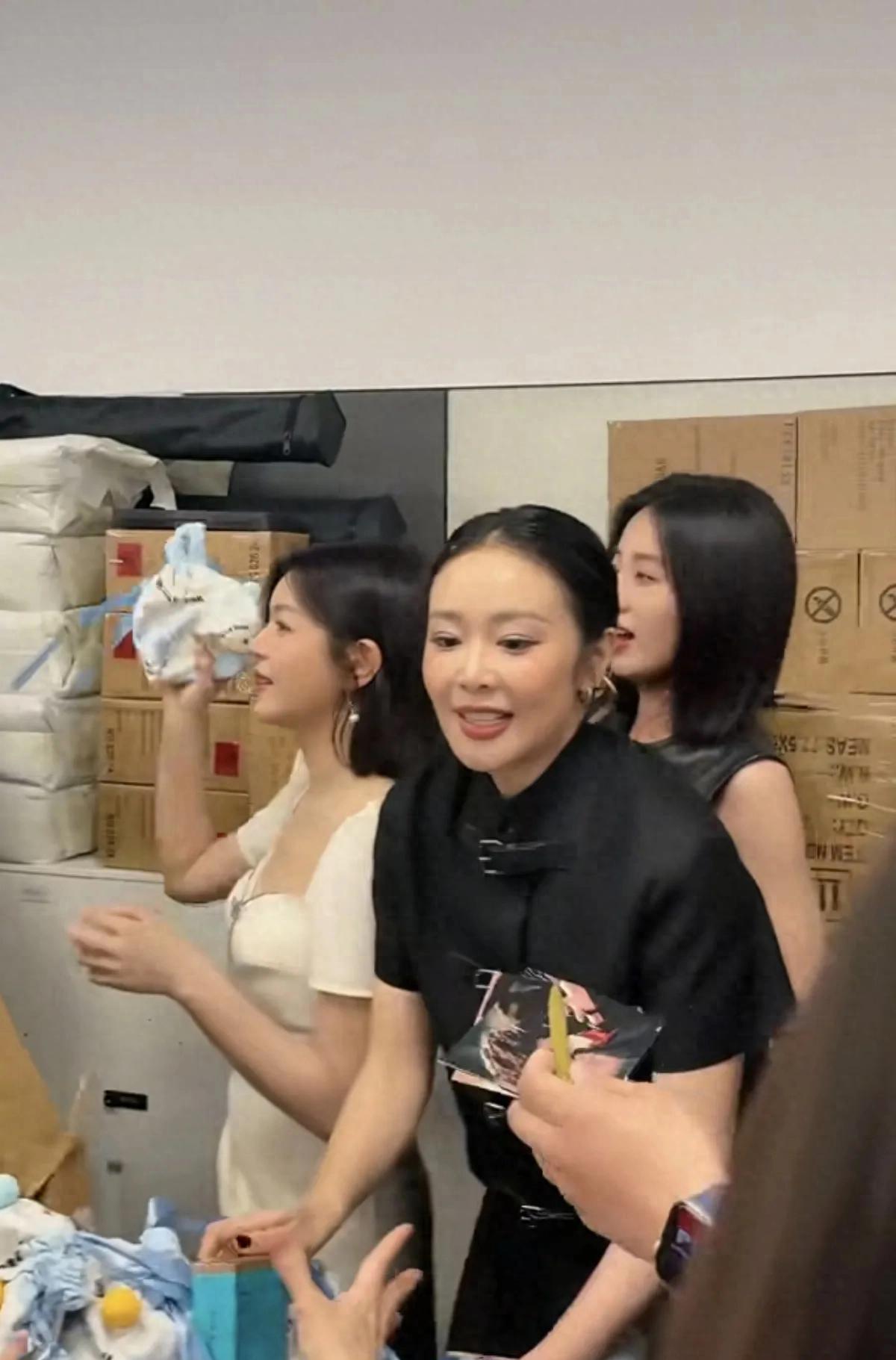 陈妍希高叶腾讯扫楼，状态对比引关注，陈妍希经历令人心疼娱乐圈两位知名女星陈妍希