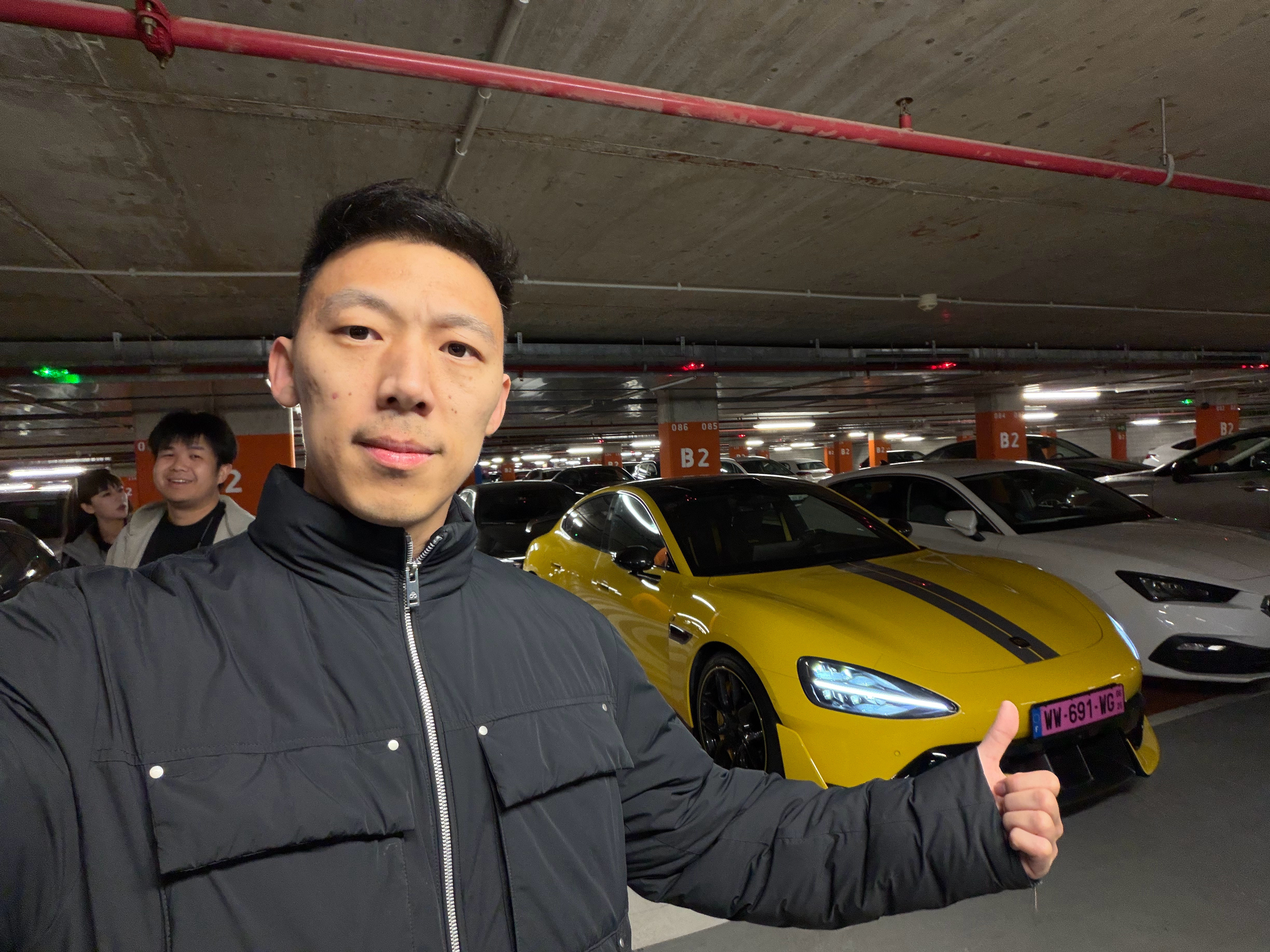 昨天经历了个极其牛逼的事…我不是去年卖了个su7u么没想到车主是个西班牙小米经