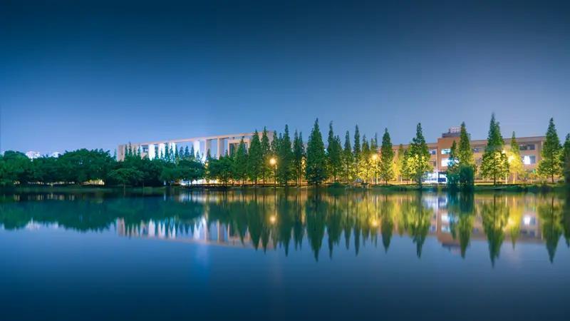 “东西南北华”高校大盘点！东华大学位于上海211工程、双一流建设高校，纺织科