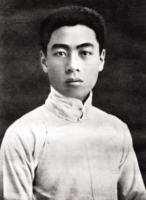 1955年，周总理在昆明见到了自己的初恋女友张若名，两人一起回忆曾经在一起的时光