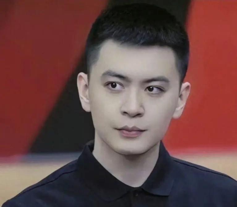 辽篮休赛期的震动，预示着未来丧失了几年冠军希望了上赛季季后赛，辽篮实力明显比不