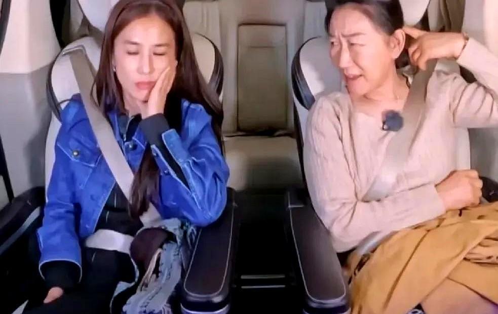 陈梦妈妈满脸忧愁的对黄圣依说：“你说陈梦天天训练，除了训练就是吃饭，队里也就那么