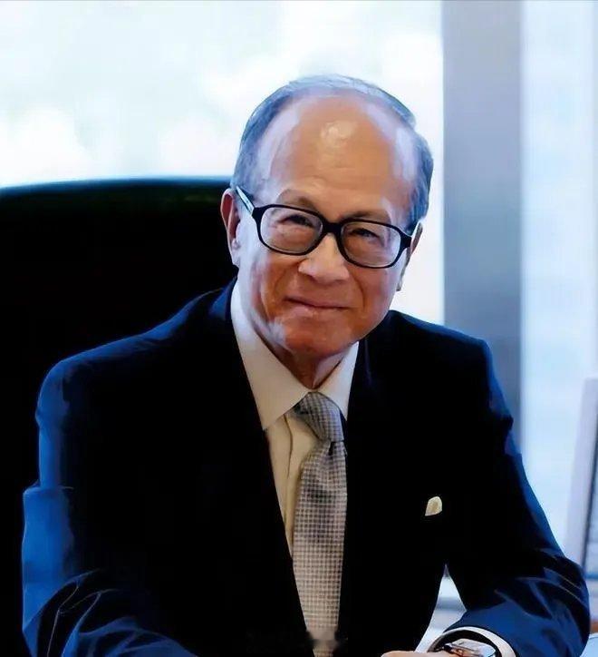 李嘉诚开始行动了，大湾区400套房源直接甩卖，不是因为要急着卖房套现，而是他看清