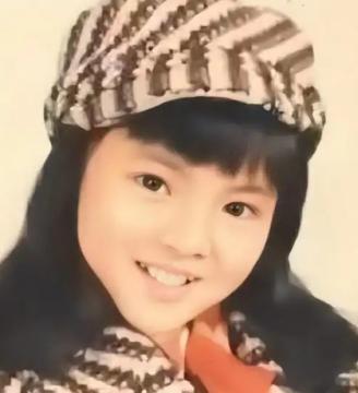 1975年，一个长相清秀的13岁小姑娘被自己的亲奶奶领进一家私人诊所，打了一针所