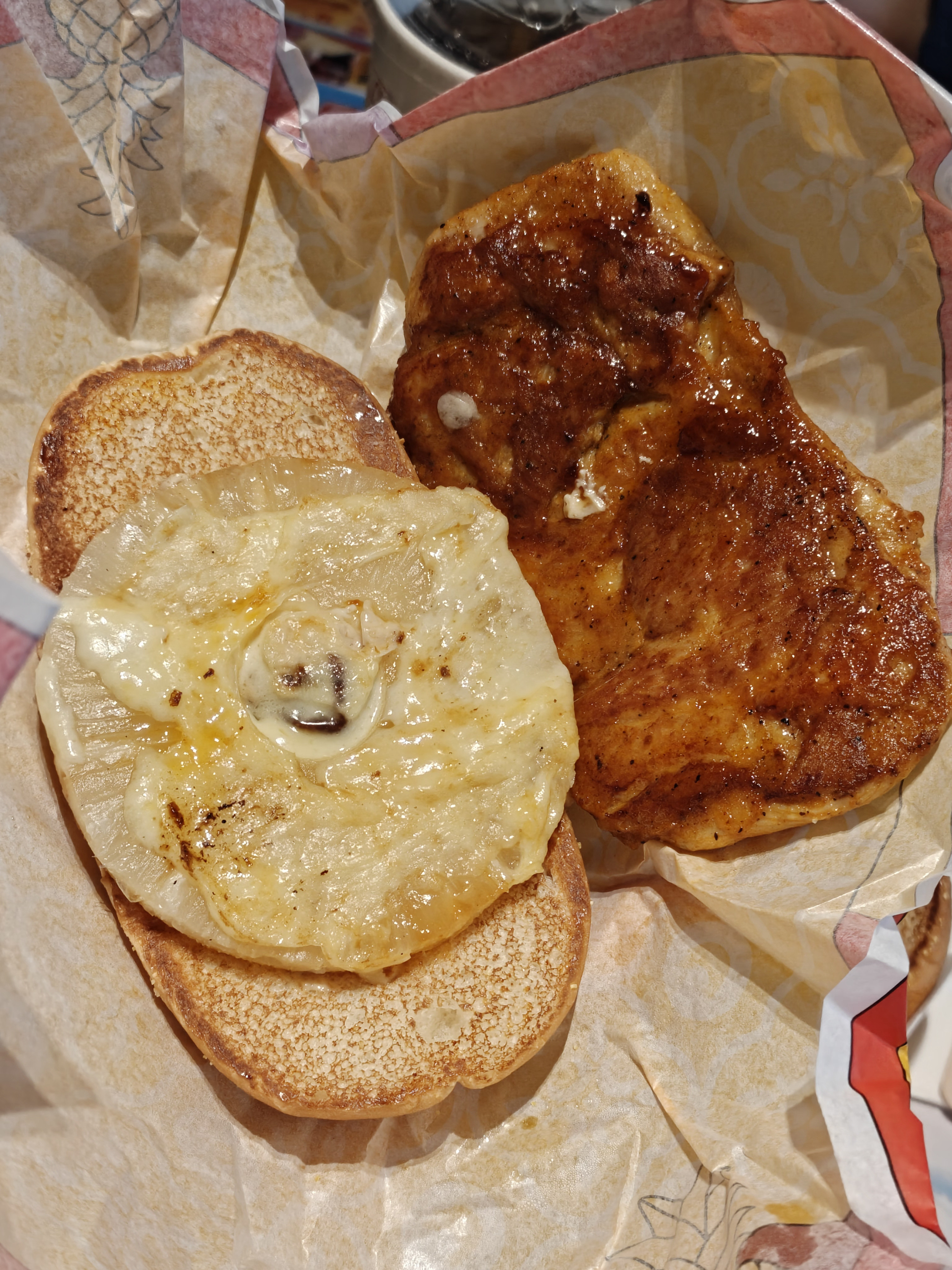 严肃品鉴一下麦当劳新品芝士嘿凤梨板烧鸡腿堡