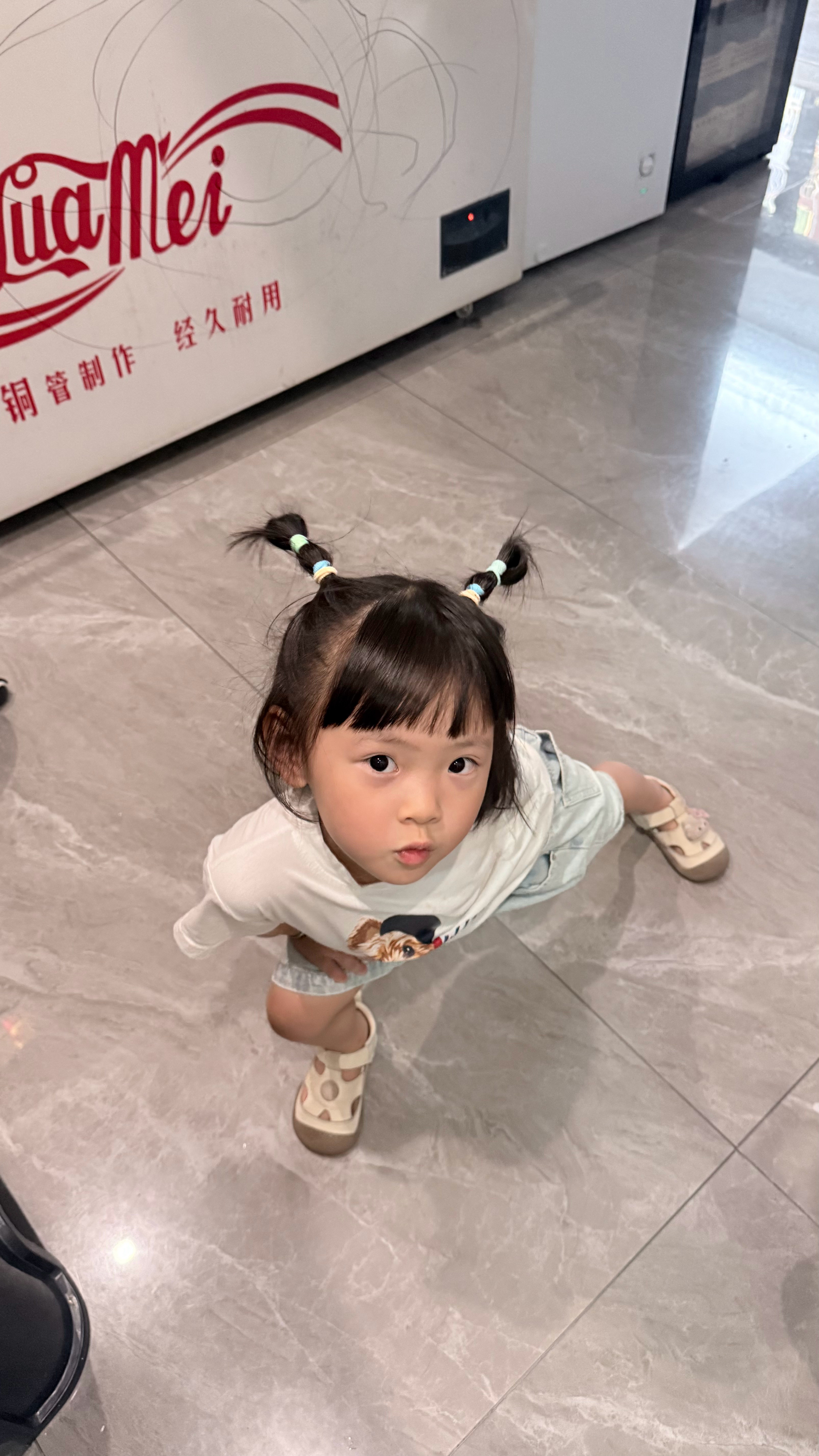 这只蟑螂跟我说她最好的朋友不跟她玩了我问她为啥她说因为她整天叫我整天嘟嘟嘟嘟嘟
