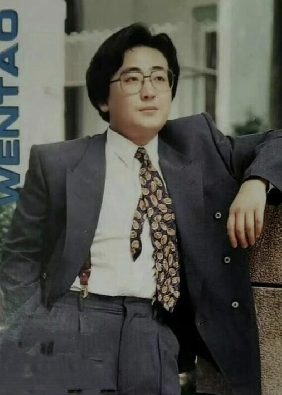 你能认出这是谁年轻时候吗？