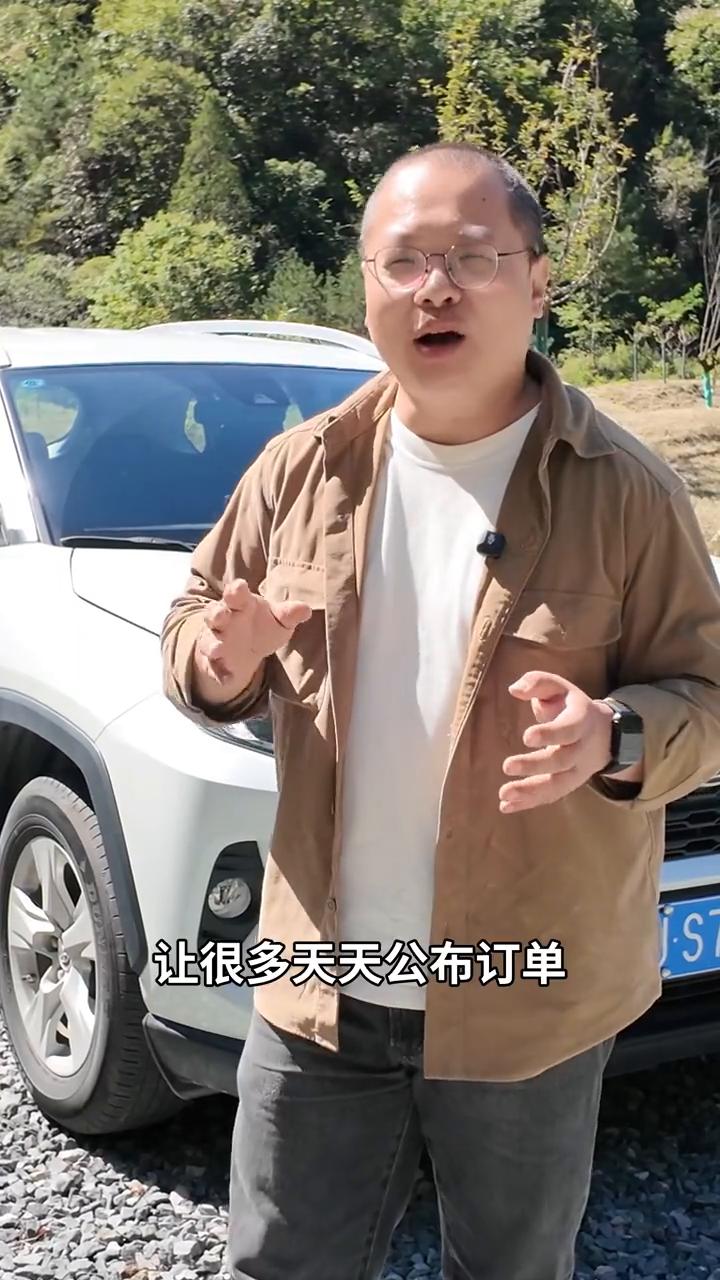 荣放探野版。这台荣放可靠吗？你肯定会给我一个白眼，这不废话吗？这台荣放实用吗？