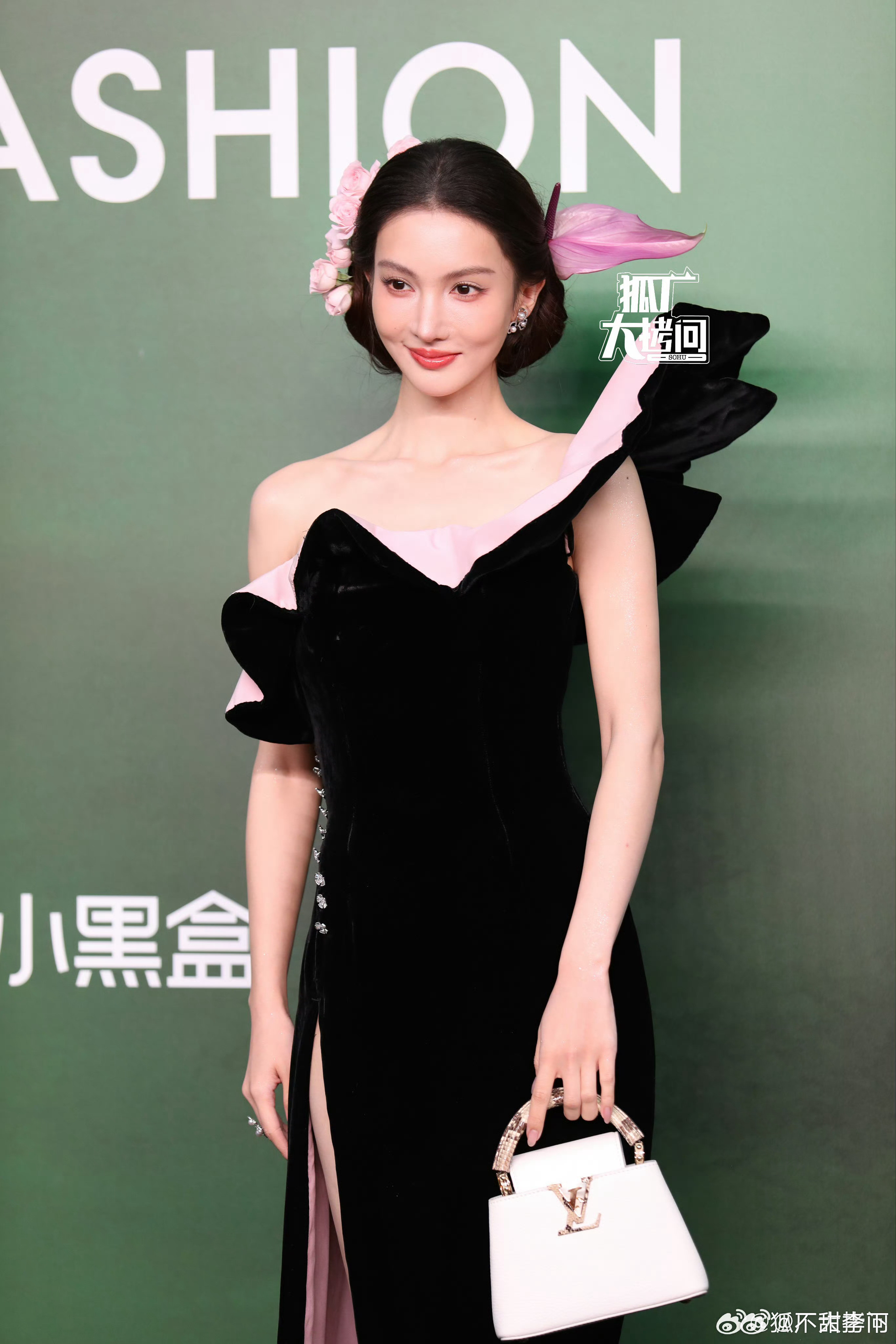 金晨这种鼻子完全没得救了，好可惜vogue直播​​​