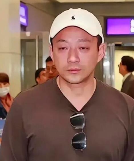 汪小菲这个人真是又卑劣又爱演。他在给S妈发第一条消息的时候，就已经知道自己已经