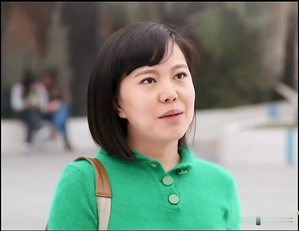 闫某晶这事儿，越扒越有意思，火不但没灭，反而越来越旺！儿子还在风口浪尖没下来