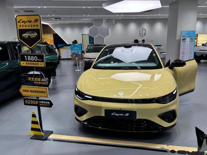 11月7日晚，零跑汽车公布Lafa5的预售价，共推出5款车型，预售价为10.58