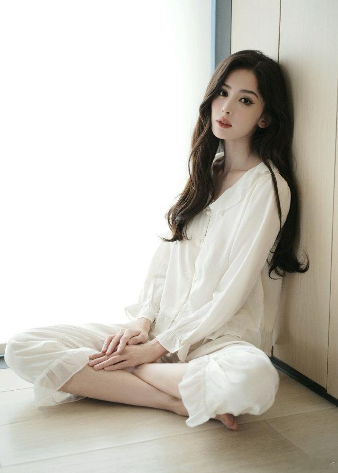娜扎天选高干文女主永远可以相信娜扎的审美！这张脸配这套造型，直接走进高干文场景