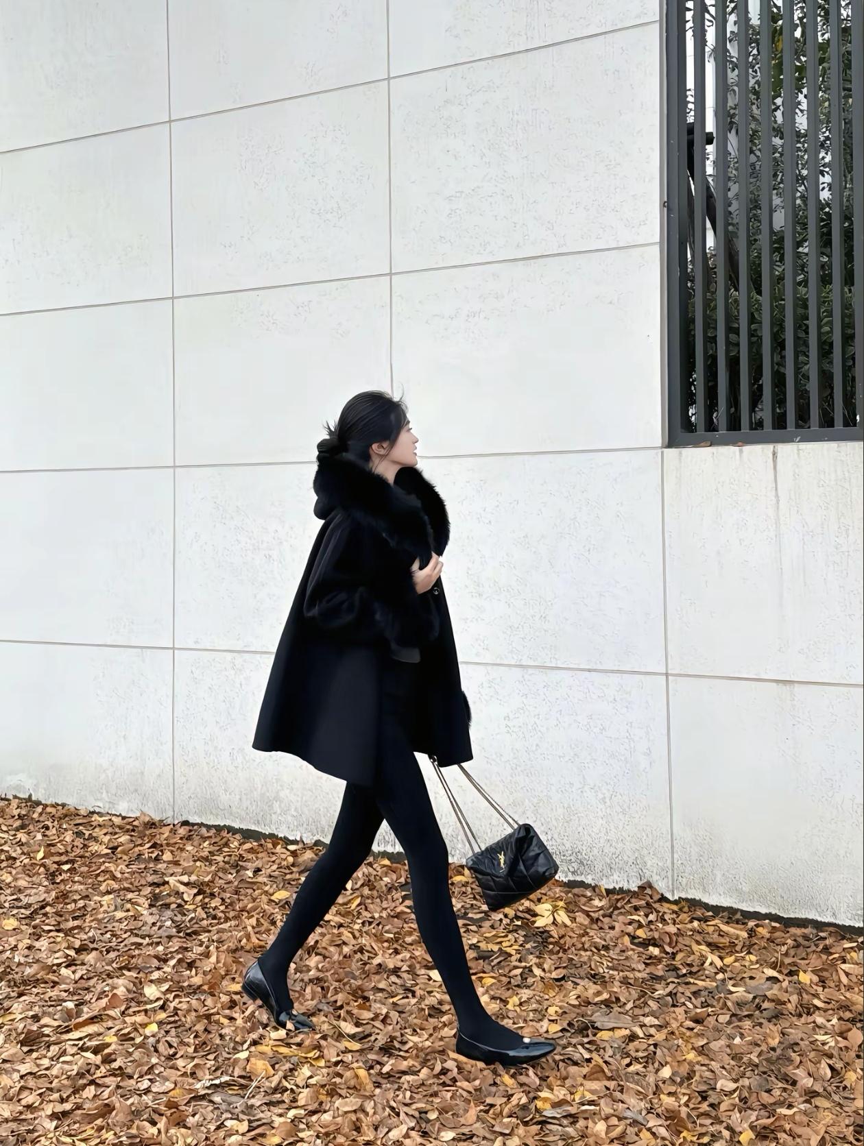 厚黑美学再加黑色大衣，真酷辣！