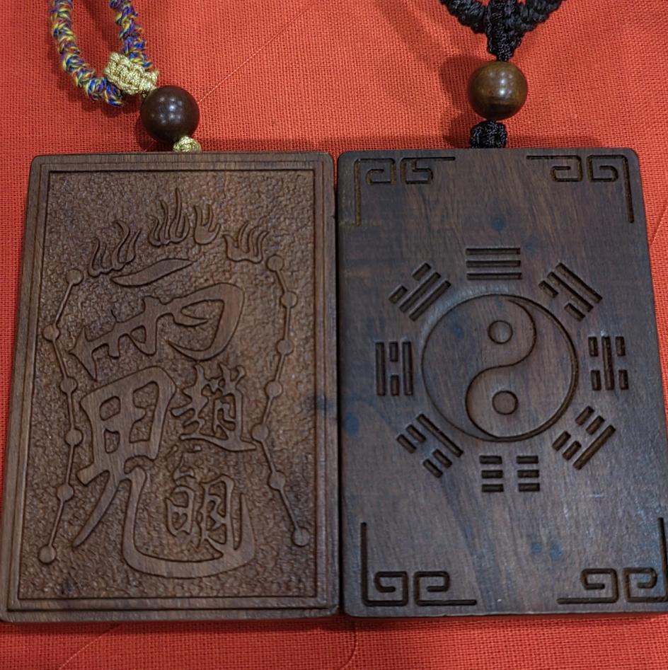 今天与众道友喝茶，聊聊道医与中医的区别。道医是用道转化的术。比如说望，通