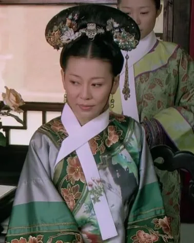 1722年，雍正邀请父亲康熙前往自己家里做客，没想到康熙来到雍正家里后，就盯着儿