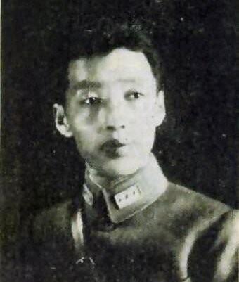 1940年12月，石友信召集会议，要给哥哥石友三报仇，讨伐高树勋。一个军官走来，