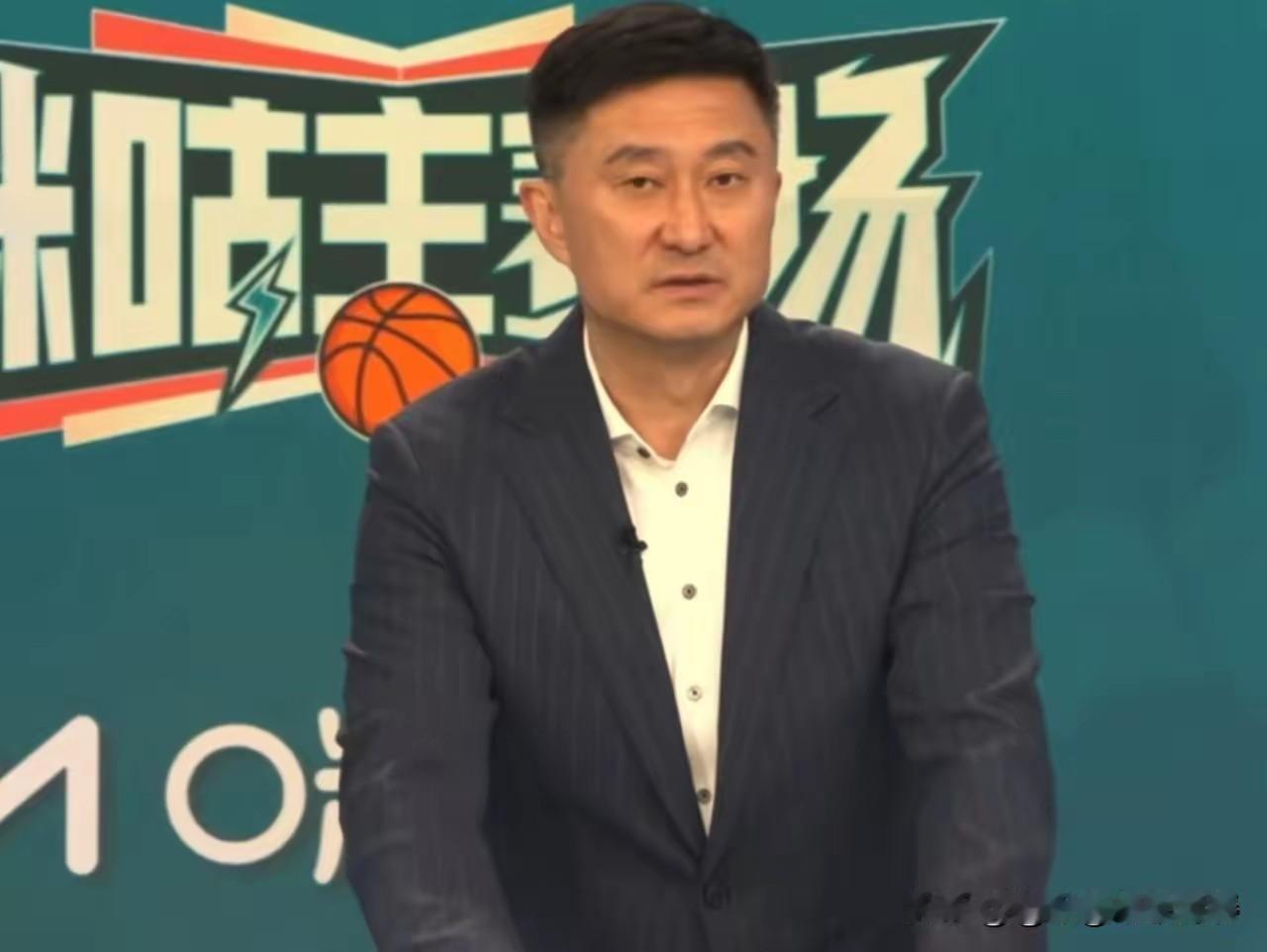 官宣了，杜峰不再续约广东男篮，正式结束在广东长达13年的执教生涯，个人决定好好休