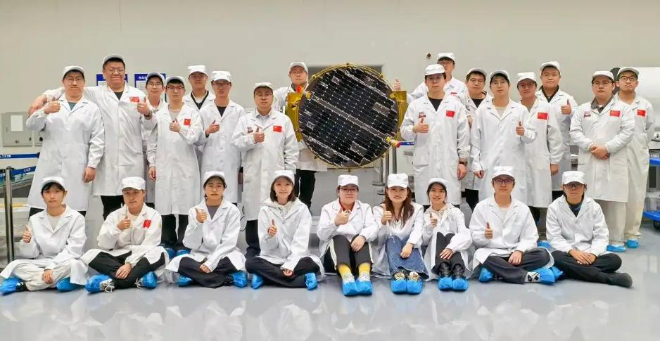22岁！哈工大“娃娃军”造出5厘米超薄卫星，中国航天后浪有多猛？🌪️为什么