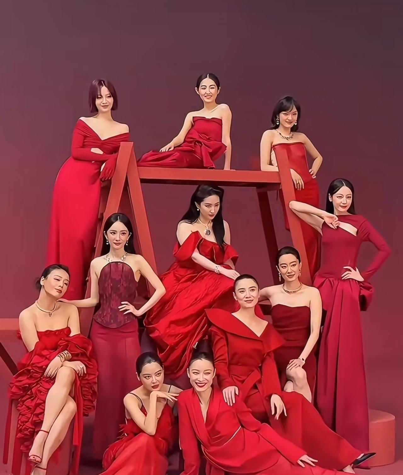 即使我是杨幂的粉丝但我觉得她的气质还是输了这次宝格丽拍照排位，杨幂虽然很美，