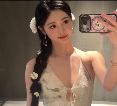 周洁琼江南美人具像化了看着周洁琼这温婉样，很难想象她自己说想演“花妖”和“鱼妖”
