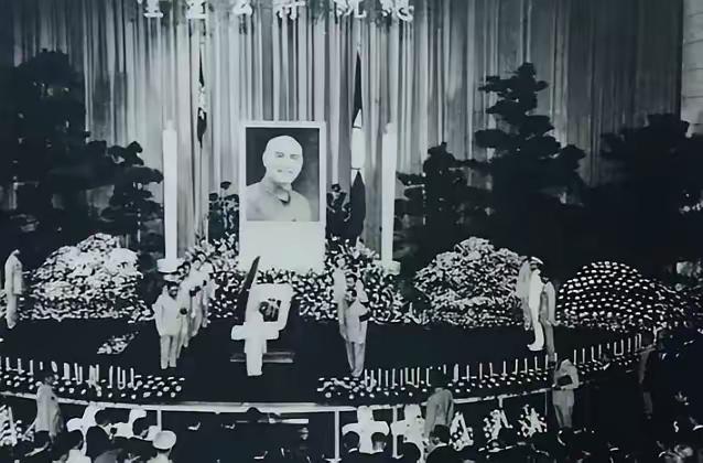 两蒋归葬大陆大戏开锣！浙江奉化，蒋家祖坟旁再起波澜，蒋介石父子归葬大陆引发两岸大