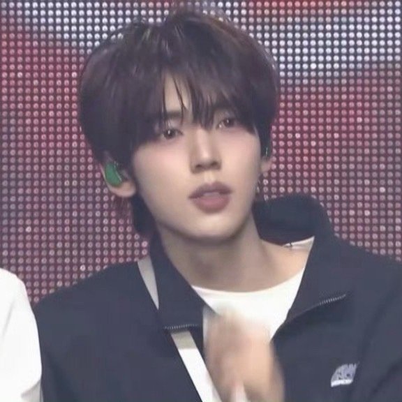 一边不忍心看她哭一边又卧槽哭得好美