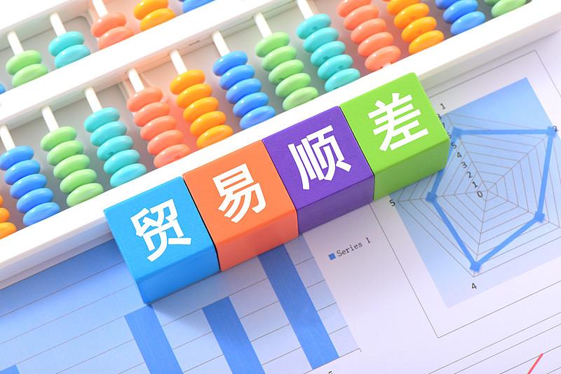 2024年近9925亿美元的顺差刚创下纪录，2025年直接冲到1.2万亿美元档位