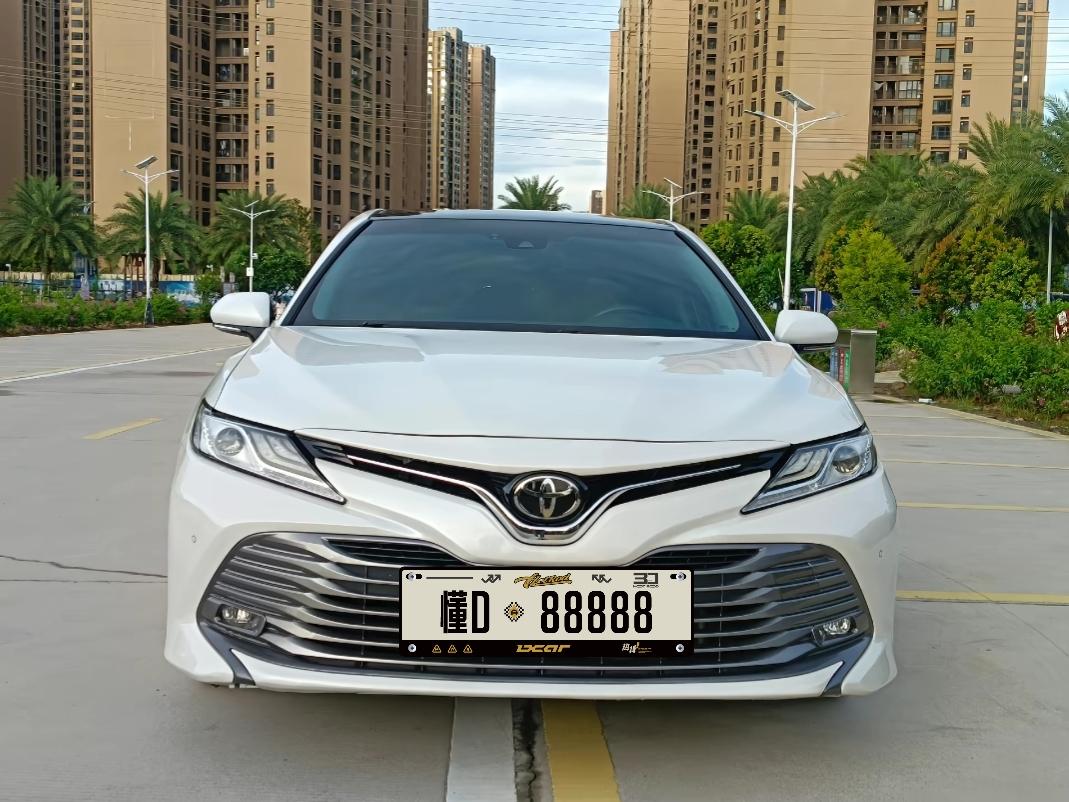 十万预算淘二手凯美瑞，正常能拿下2018–2019款丰田凯美瑞燃油版本，里程8万