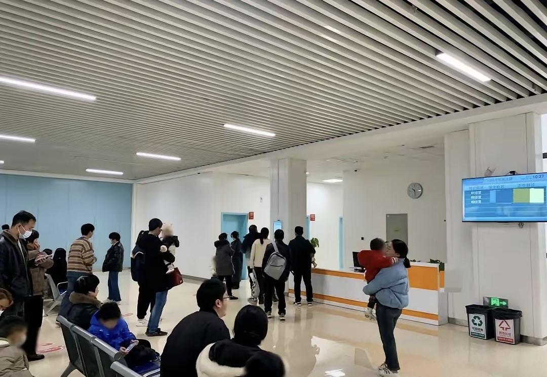 今天和在三甲医院的同学吃饭,他说到新来的肿瘤科博士居然要跟人才公司签合同。以前觉