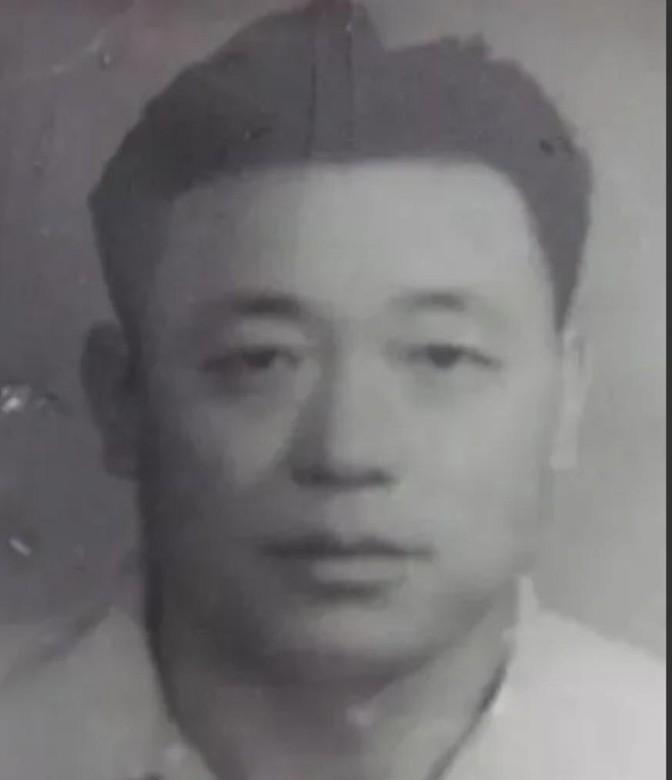 1939年，冀东抗联总司令高志远去开会，萧克对他说：“配枪不错。”他刚把手枪交