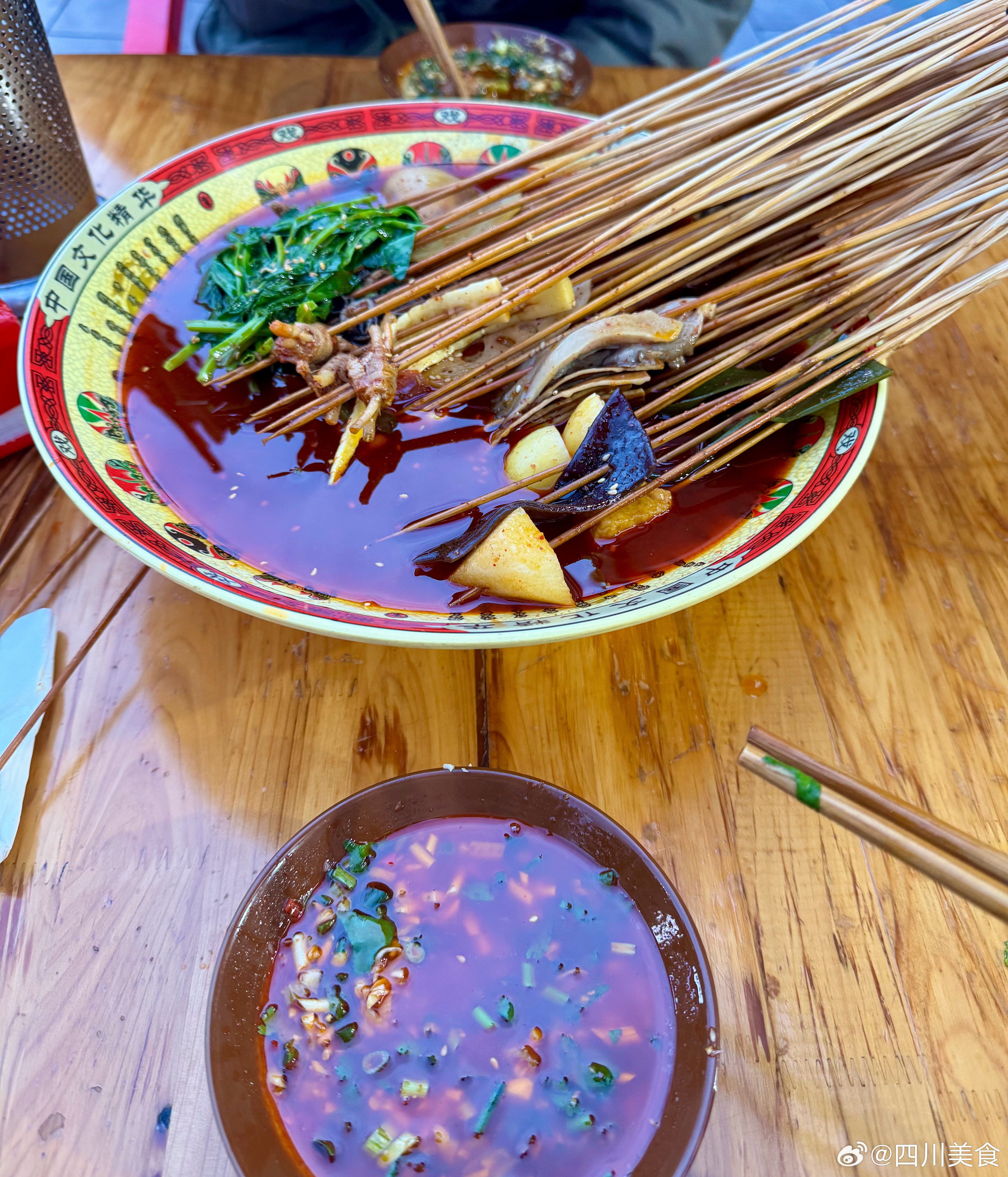 穿白色衣服裤子定律：会被油炸得到处都是川川逛吃日常