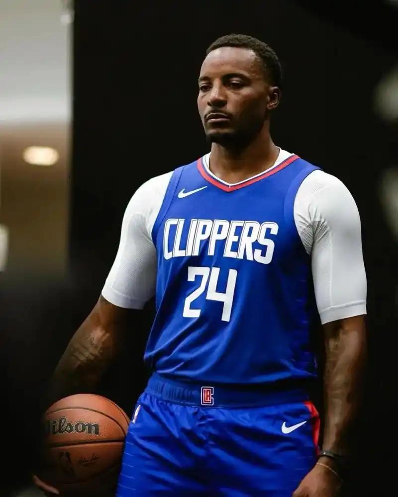 快船唯一的全明星只换来了准首发科林斯NBA官方宣布，东部全明星替补：米切尔、