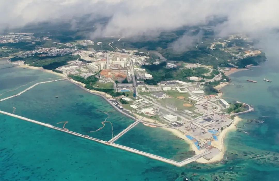 我一直以为咱们解放军的铁拳会首先打台湾省，但最近越来越觉得我们海军的第一个铁拳方
